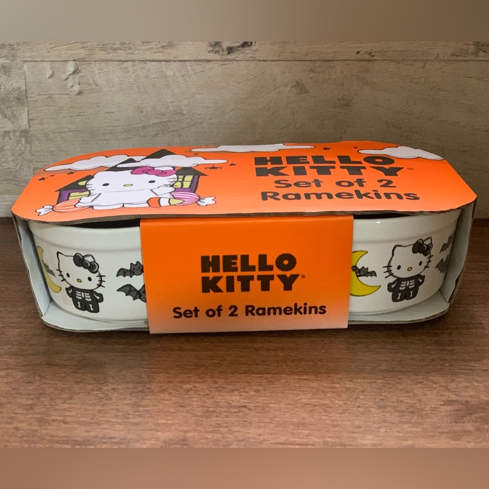 Super Cute 🥰 Hello Kitty Ramekins Set of 2 - Super cute - NEW